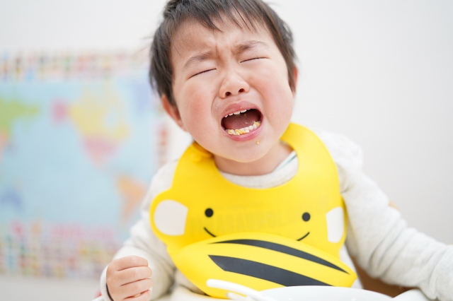 子どもが泣いている写真